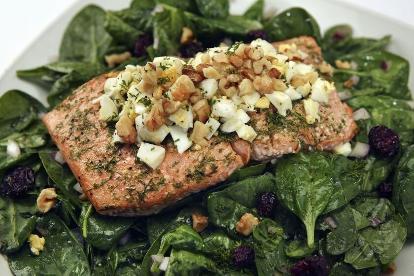 Salmon and spinach with dill dressing. Recipe