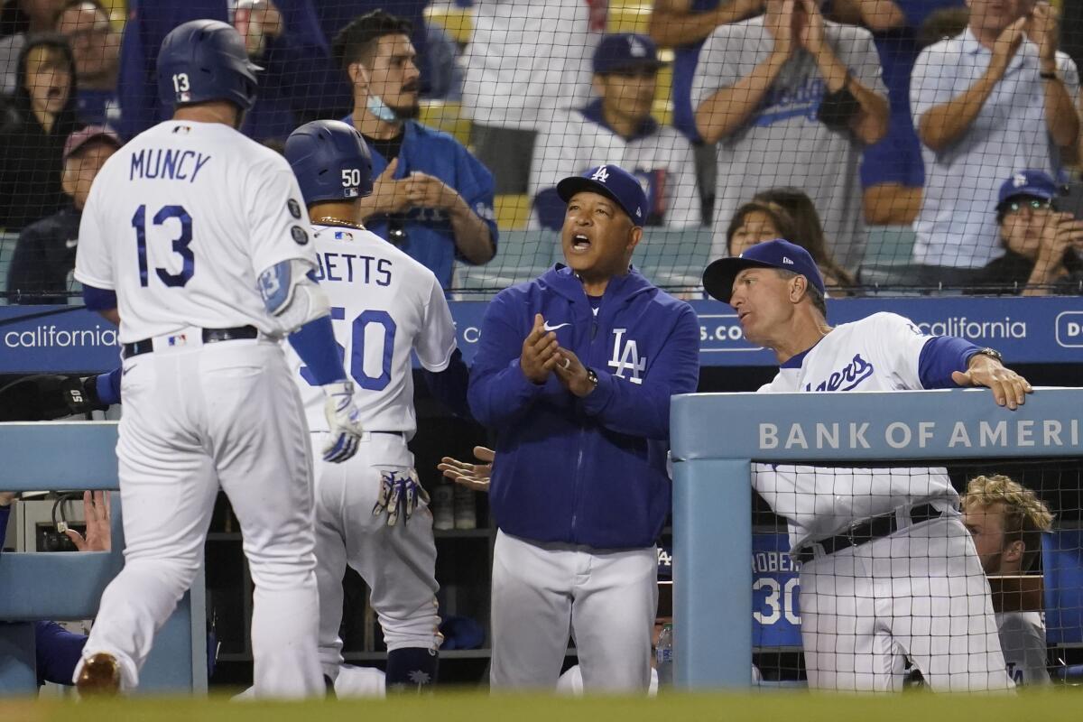 Dave Roberts greets Dodgers players