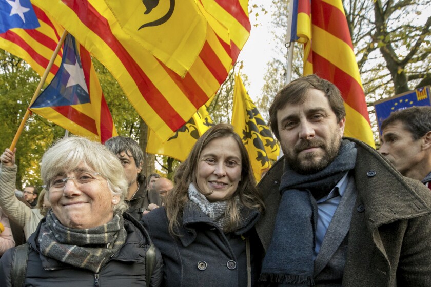 FILE - In this Nov 12, 2017 file photo, former Catalan autonomous government member Meritxell Serret, centre, stands with former Catalan government members Clara Ponsati, left, and Antoni Comin during a Pro-independence for Catalonia demonstration near the EU quarter in Brussels. Former Catalan government member Meritxell Serret handed herself into Spain's Supreme Court on Thursday March 11, 2021, three years after she fled to Belgium. (AP Photo/Olivier Matthys, File)
