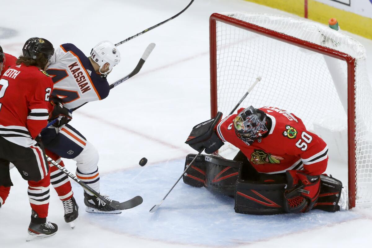 Blackhawks' Corey Crawford came up huge to earn a 'goalie win' in