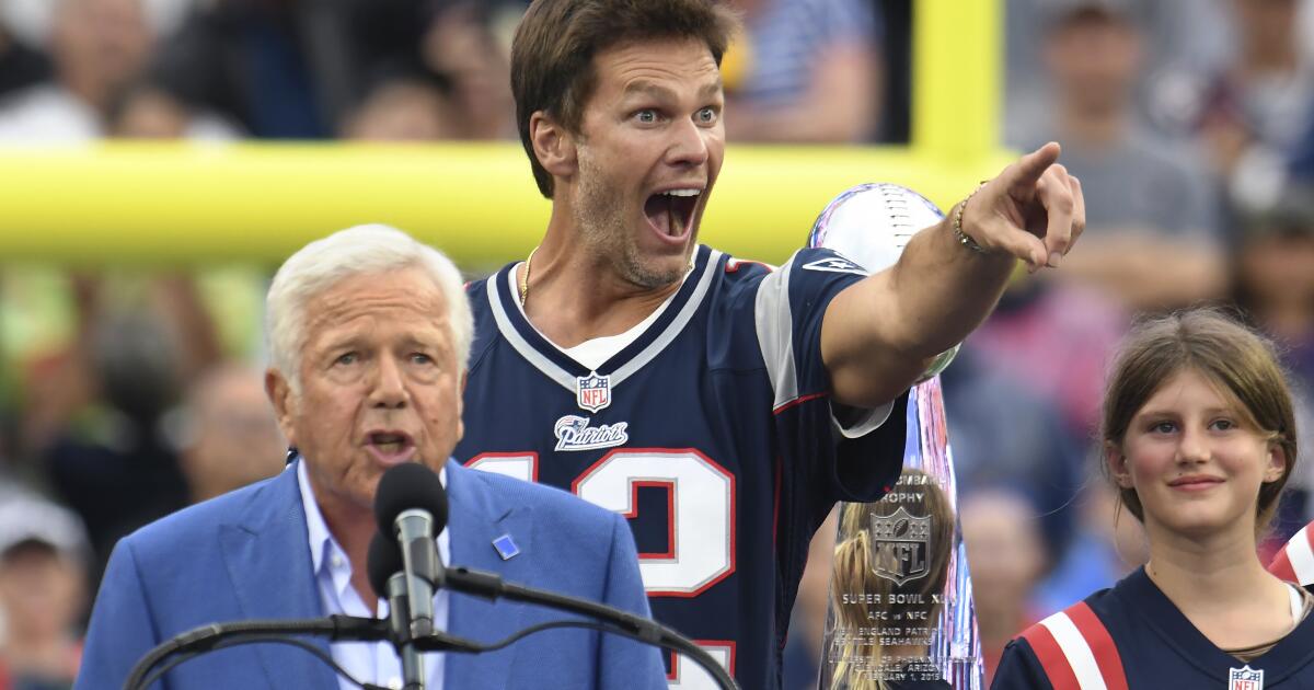 Tom Brady gets hero’s reception after returning to New England