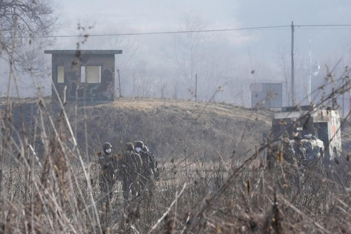 Soldados del ejército surcoreano son vistos en Paju, cerca de la frontera con Corea del Norte