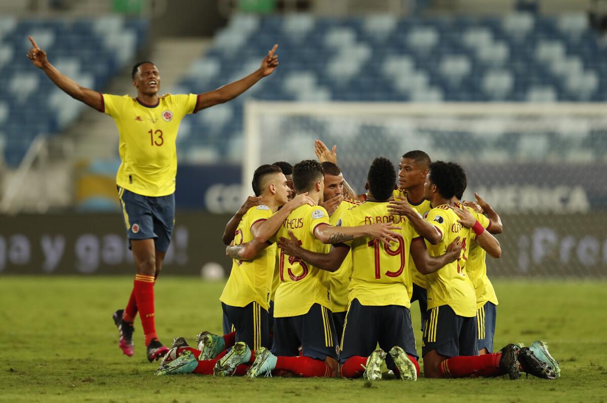 Los jugadores de Colombia celebran el gol de la victoria 1-0 ante Ecuador en la Copa América.