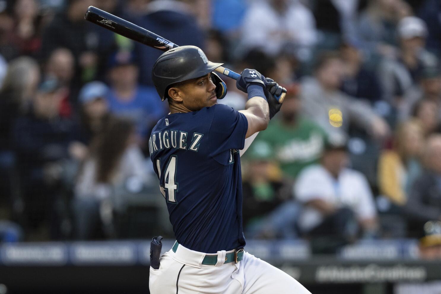 Mariners' Kyle Lewis continues multi-hit streak in home opener