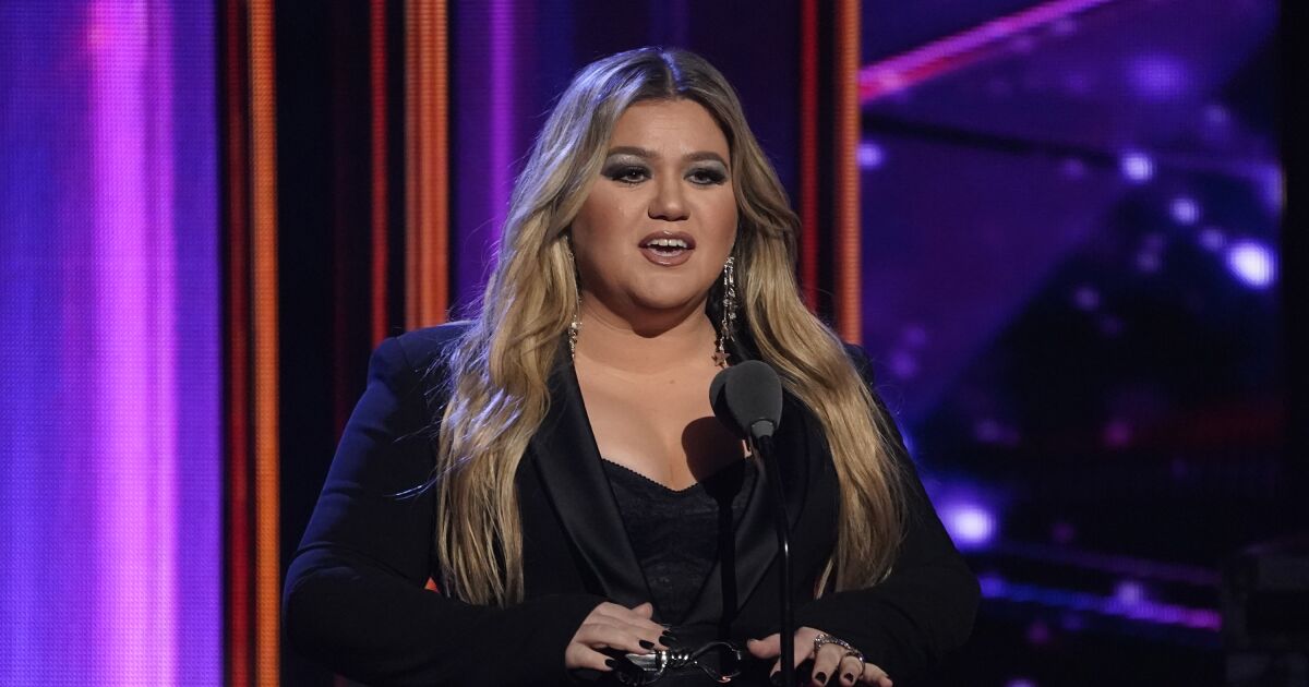 Kelly Clarkson gets ‘brutally honest’ about divorce ahead of newest album, ‘Chemistry’