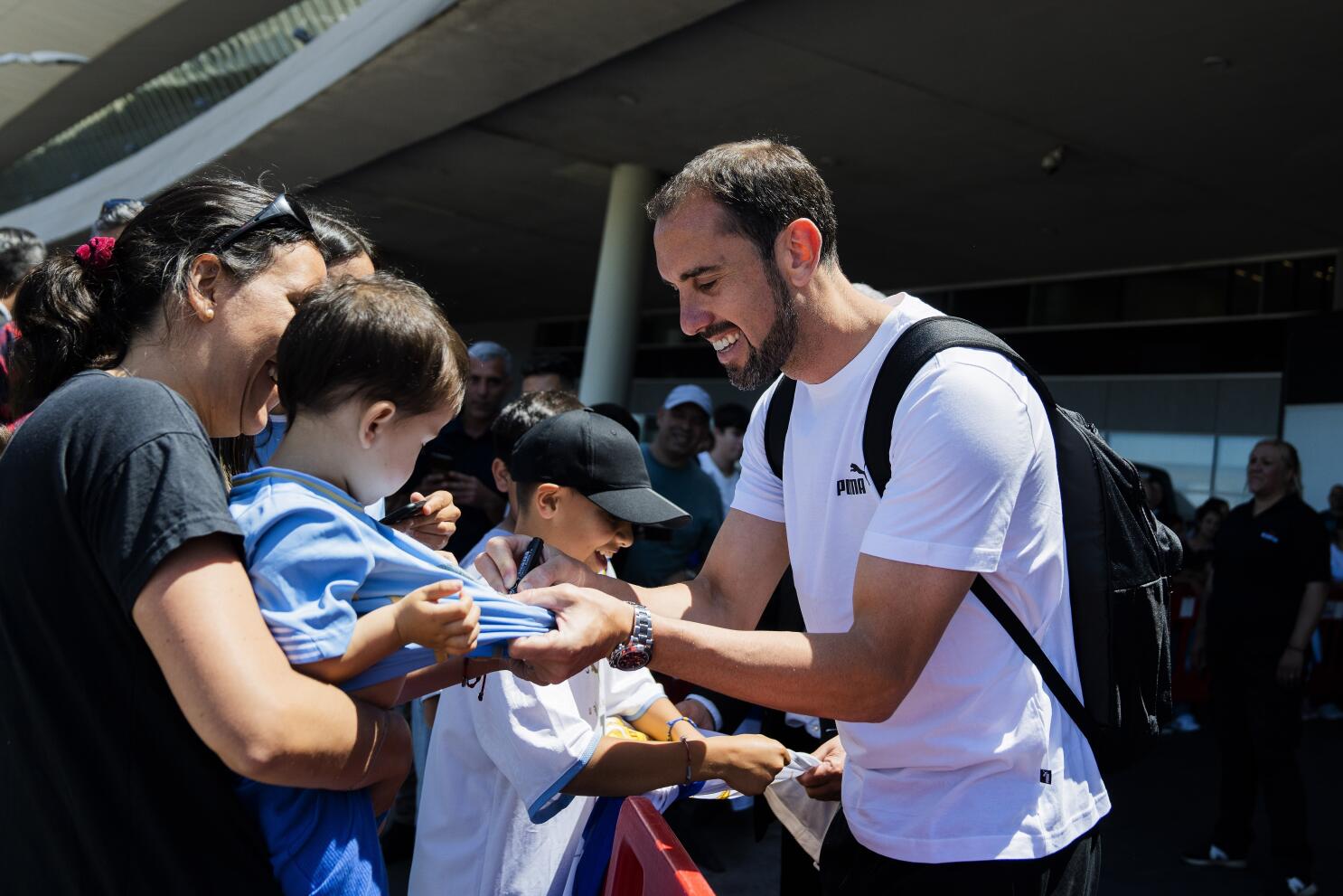 Diego Godín se retira tras 20 años de carrera. Disputó cuatro mundiales con  Uruguay - Los Angeles Times