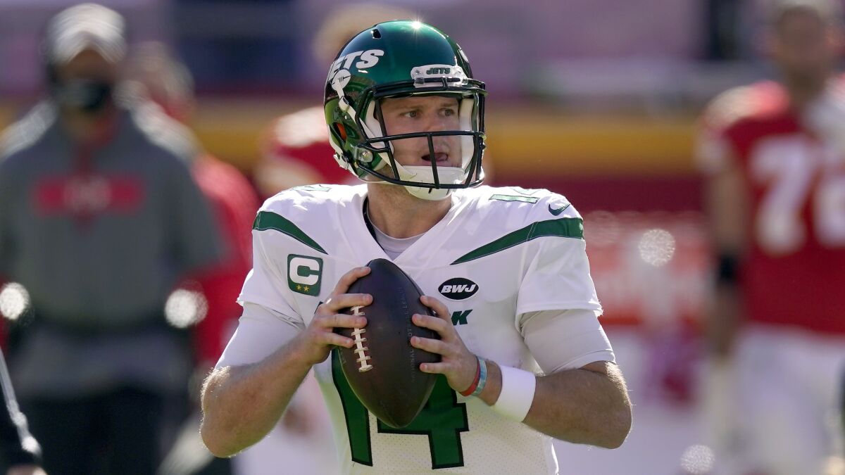 New York Jets quarterback Sam Darnold looks to pass against the Chiefs on Nov. 1.