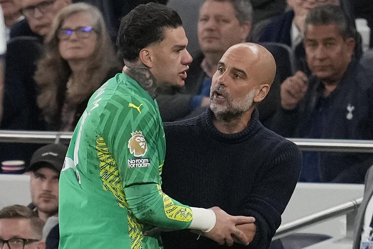 El arquero del Manchester City Ederson c 