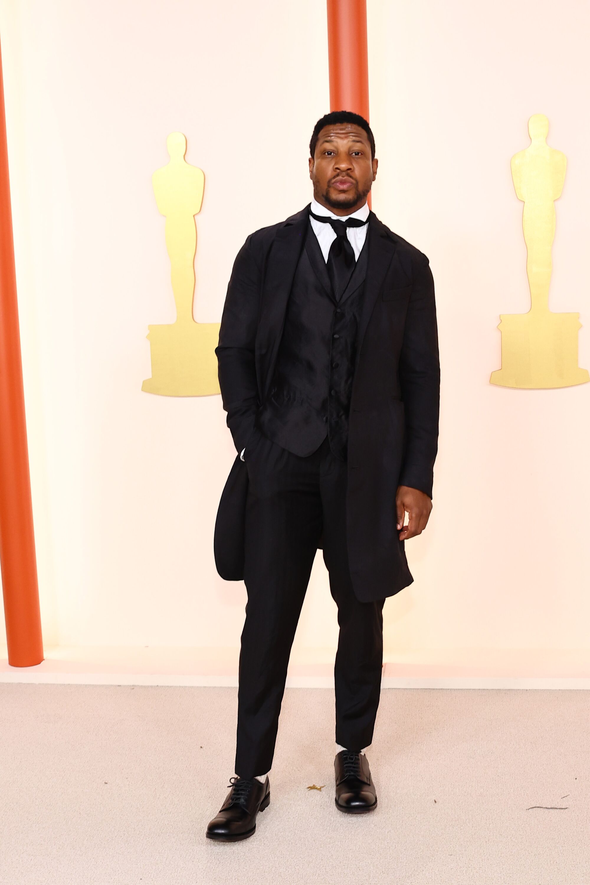 Jonathan Majors at the 95th Academy Awards.