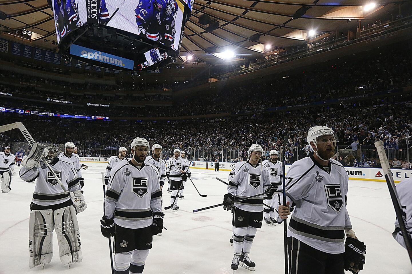 Kings skate off ice after Game 4 loss