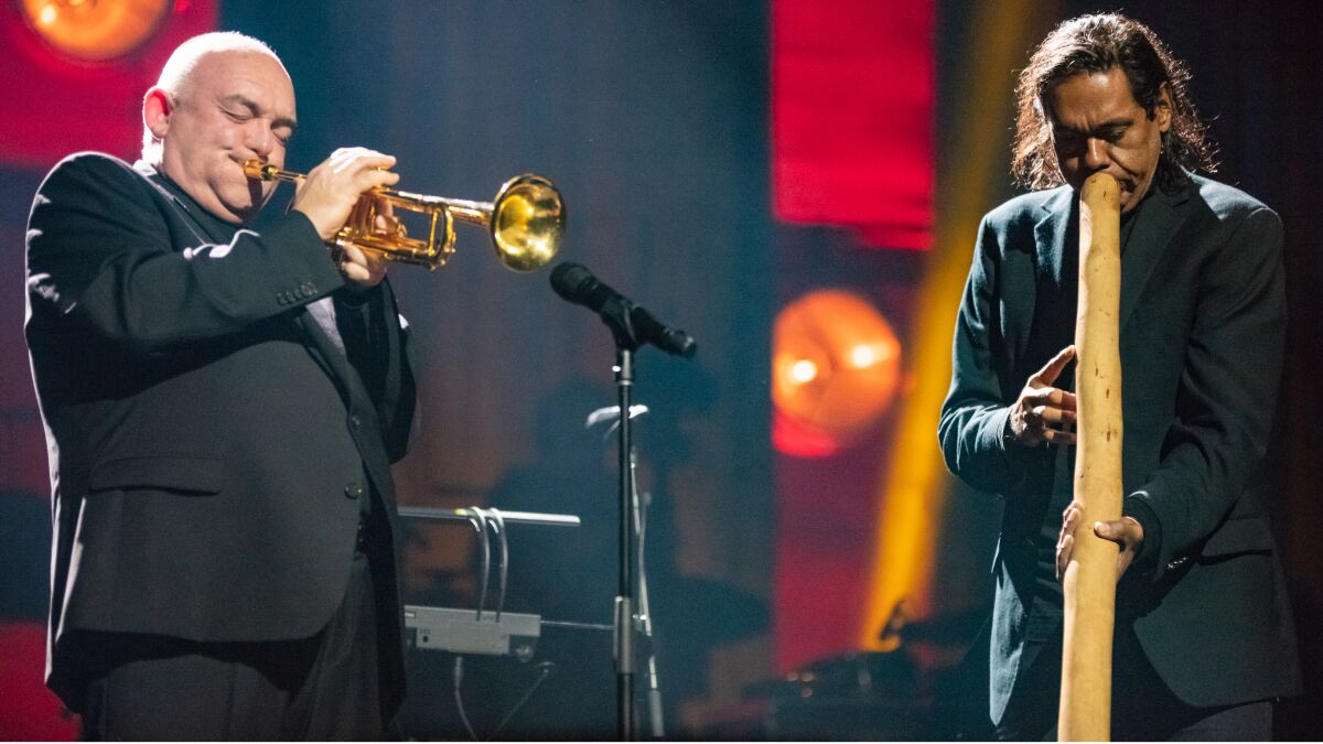 Trumpeter James Morrison and didgeridoo master William Barton in the "International Jazz Day From Australia" on PBS.