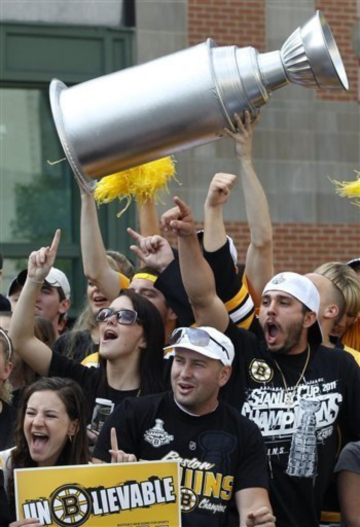 Boston fans celebrate Bruins win over Canucks - The San Diego Union-Tribune