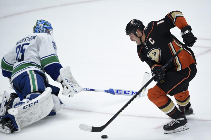 Ducks fall to Blackhawks in Ryan Getzlaf's 1,000th career game - Los  Angeles Times