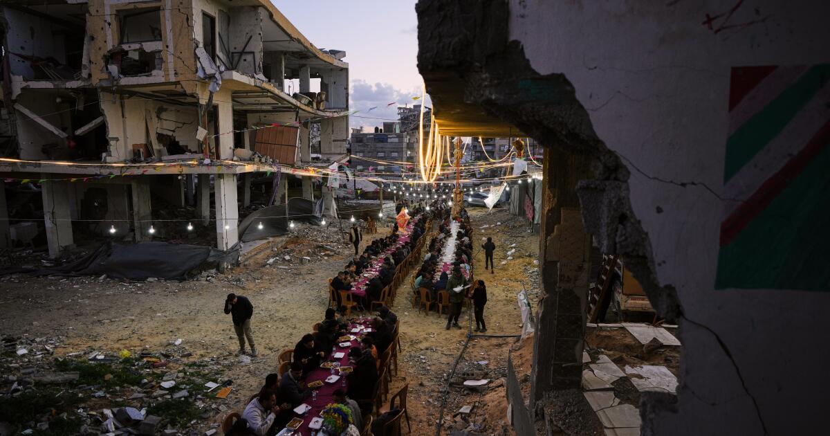 गाजा के युद्धविराम को गति मिली। अब, कुछ लोगों को डर है कि एक नया युद्ध दुनिया का ध्यान भटका देगा