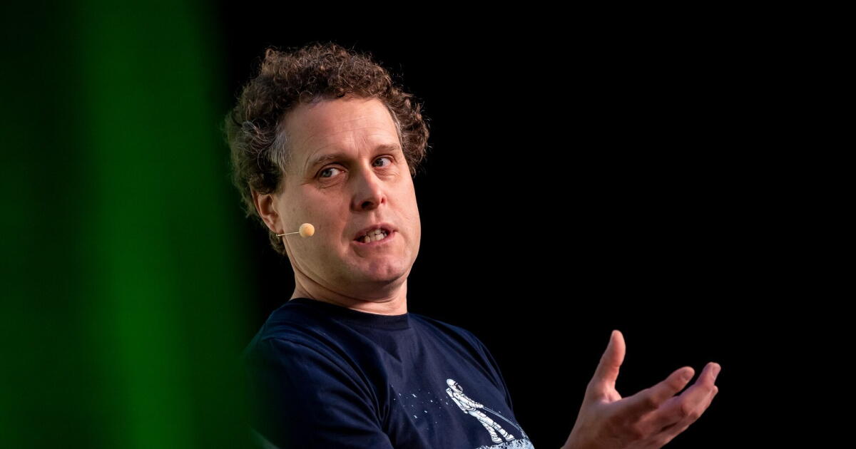 Rocket Lab shares plunge on another delay