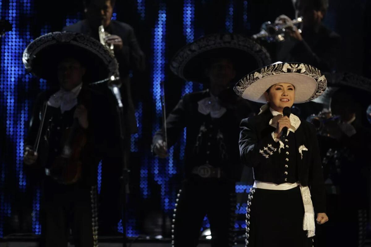 Ana Gabriel se presenta en el Kia Forum durante dos noches y una en el Toyota Arena de Ontario este fin de semana.