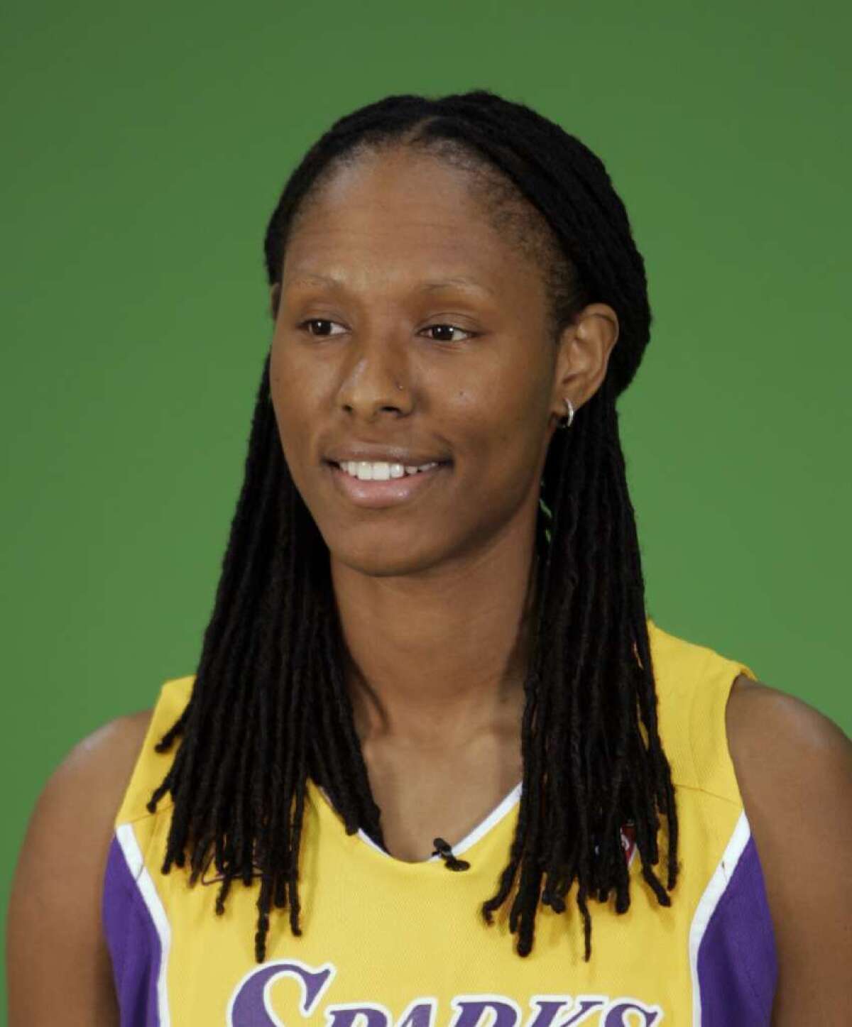 Former Sparks player Chamique Holdsclaw has been indicted on six counts after allegedly assaulting her ex-girlfriend in November.