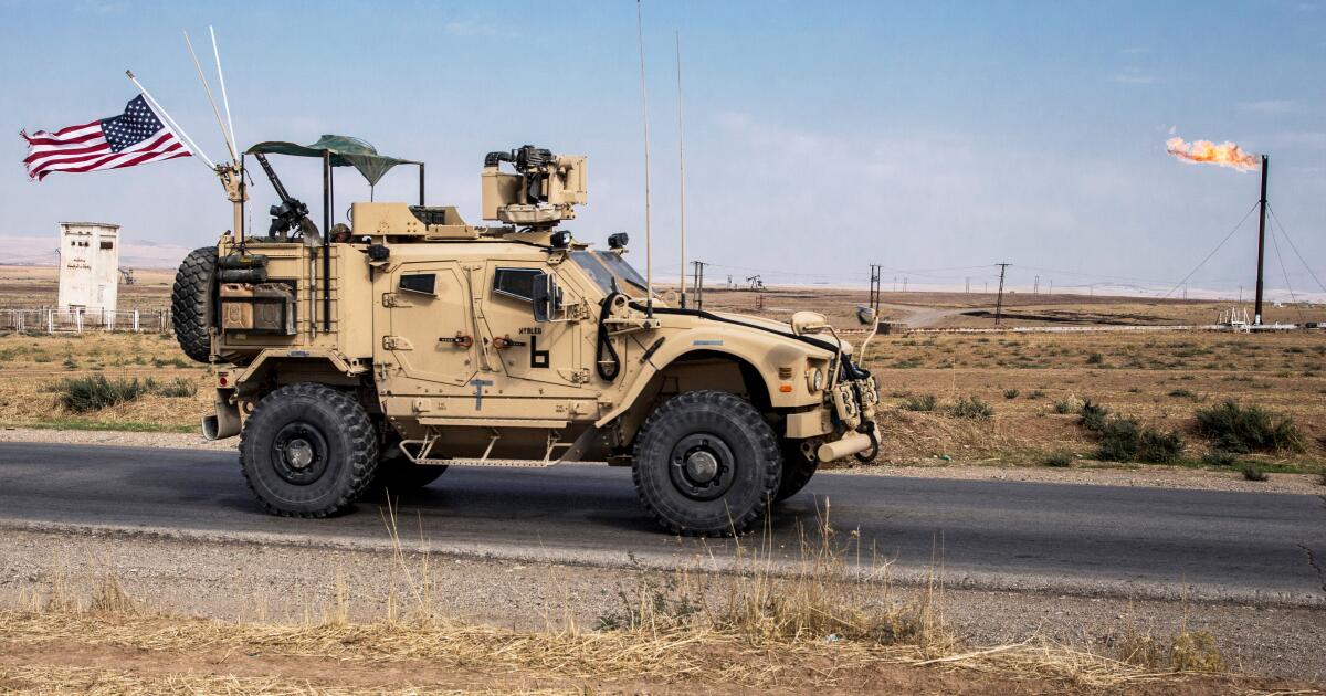 Autoridades dizem que o agressor que matou soldados americanos na Síria foi recentemente recrutado para as forças de segurança Autoridades dizem que o agressor que matou soldados americanos na Síria foi recentemente recrutado para as forças de segurança