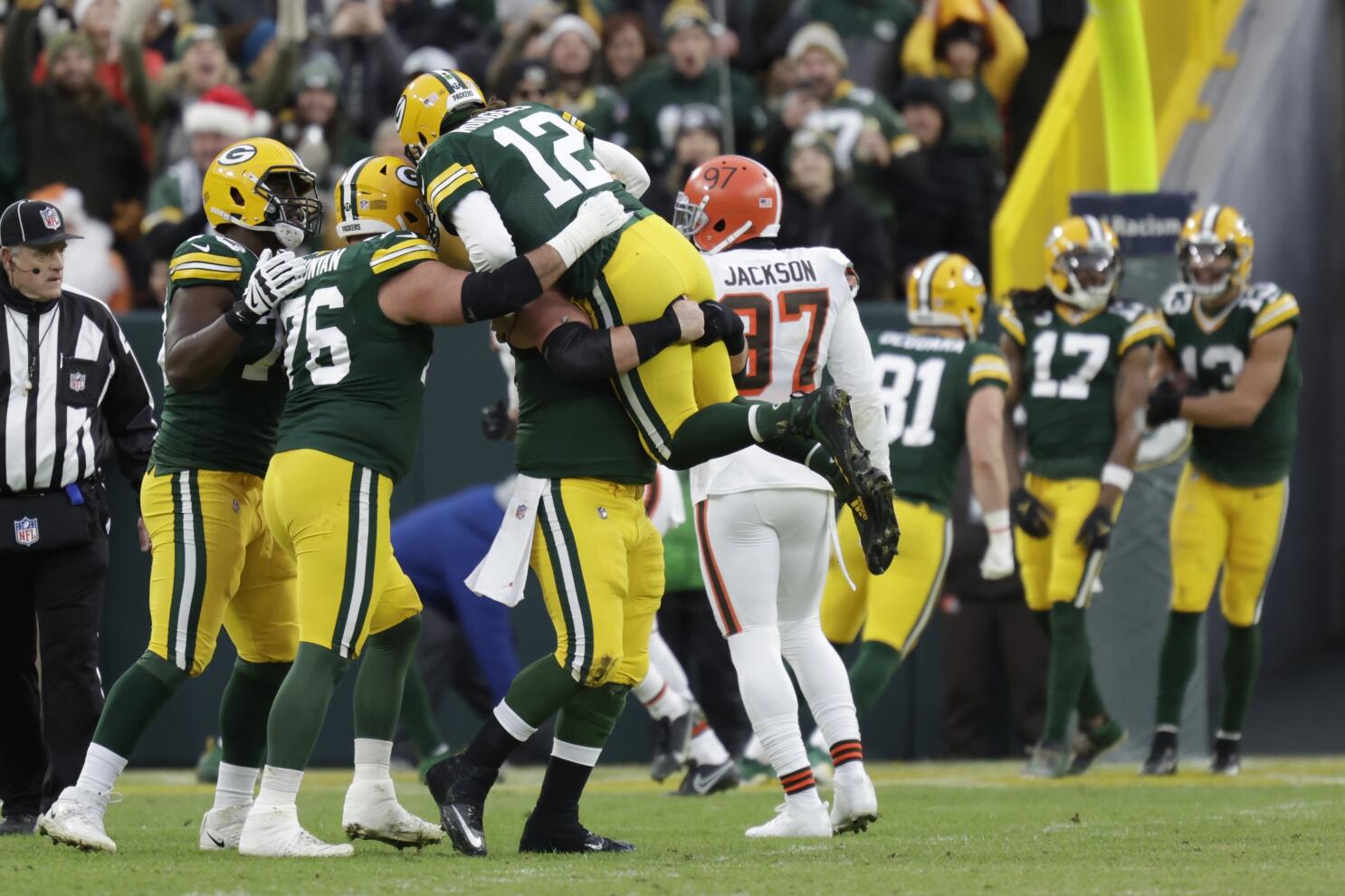 Rodgers sets team record as Packers hold off Browns 24-22 - The San Diego  Union-Tribune