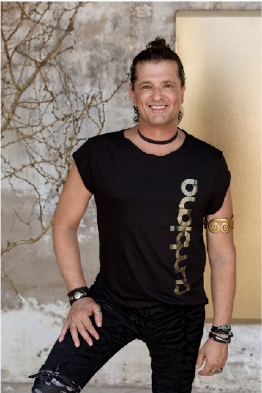 Carlos Vives lanzó hace poco Cumbiana, su nueva producción y ahora regresa con su nuevo sencillo.