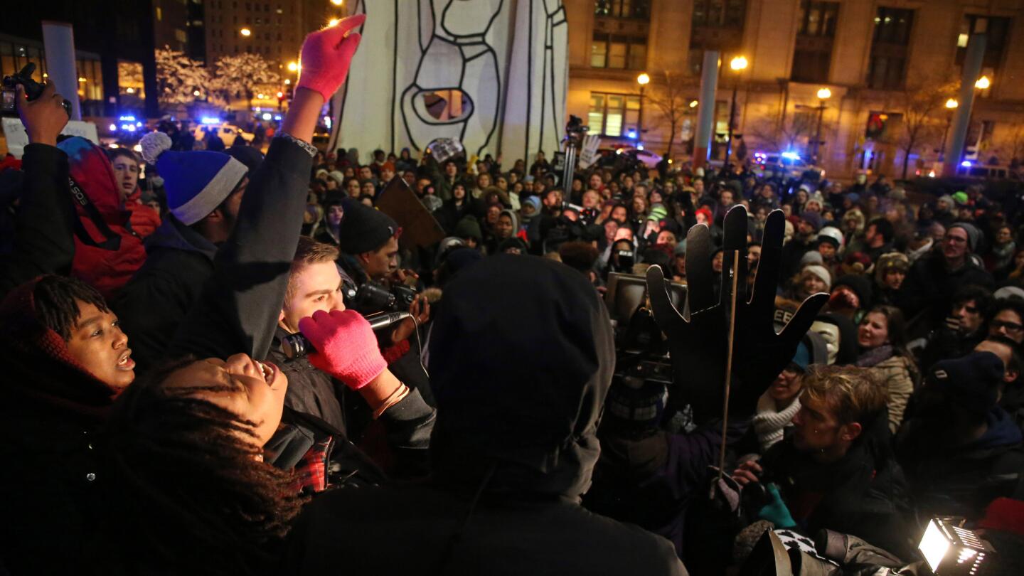 chi-ferguson-protest-in-the-loop-20141124-025