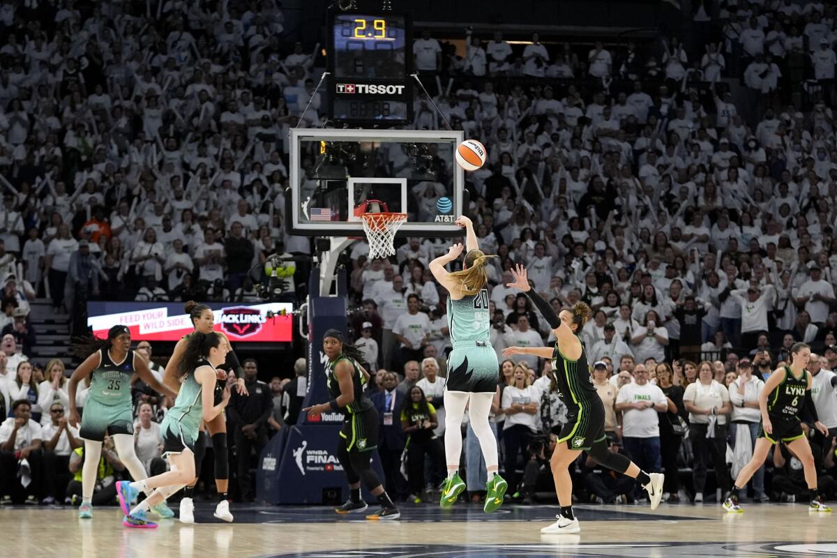 Sabrina Ionescu makes the game-winning three-pointer.