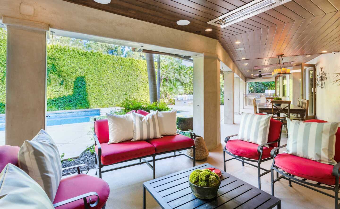 Chris Pratt and Anna Faris' marital home: a patio