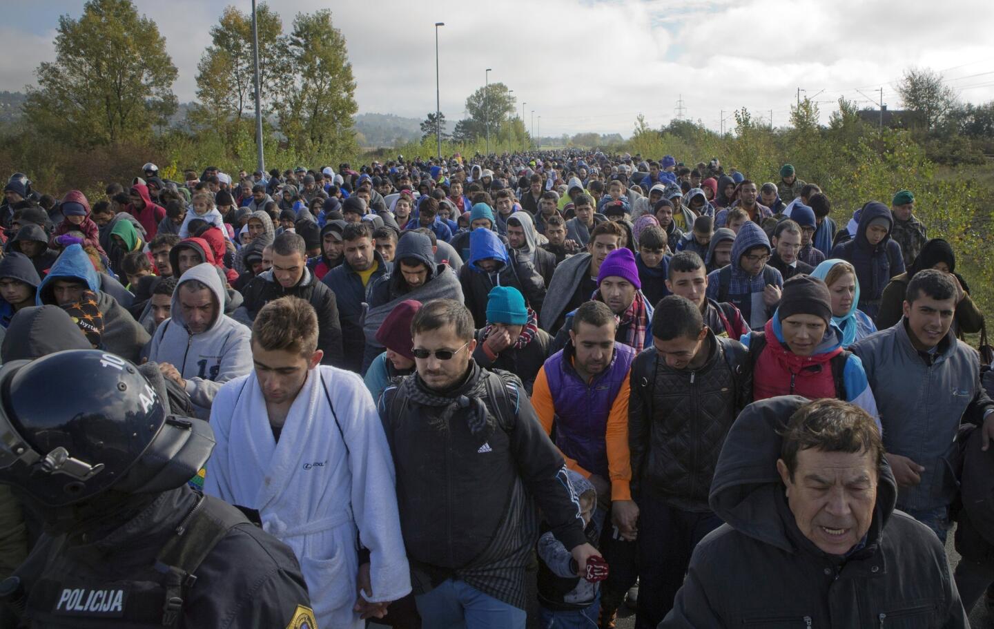 Thousands of migrants flood into Slovenia