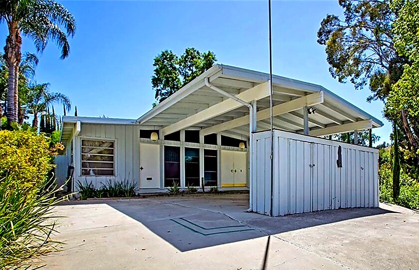 22136 Avenue Morelos, Woodland Hills
