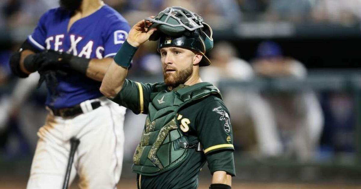 Sources: Angels agree to deal with Jonathan Lucroy after