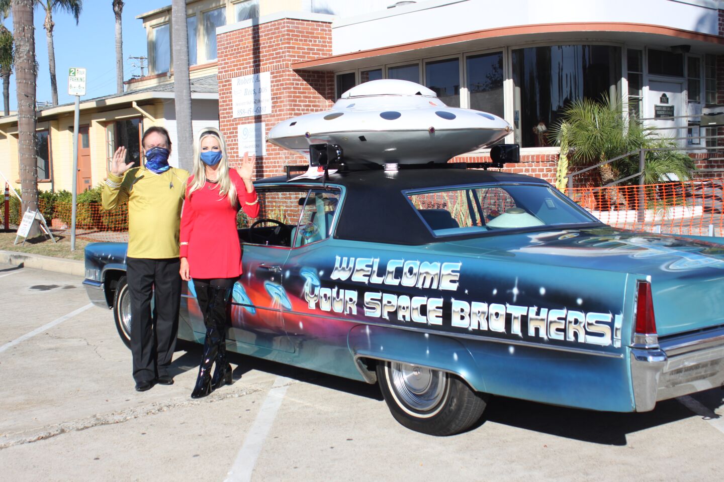 The "Star Trek" universe sent two representatives to the La Jolla Christmas Parade in their space-inspired float.