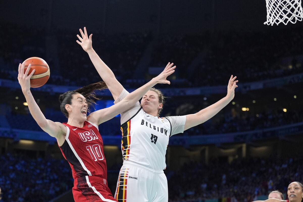 American Breanna Stewart shoots the ball in front of Belgium's Kyara Linskens 