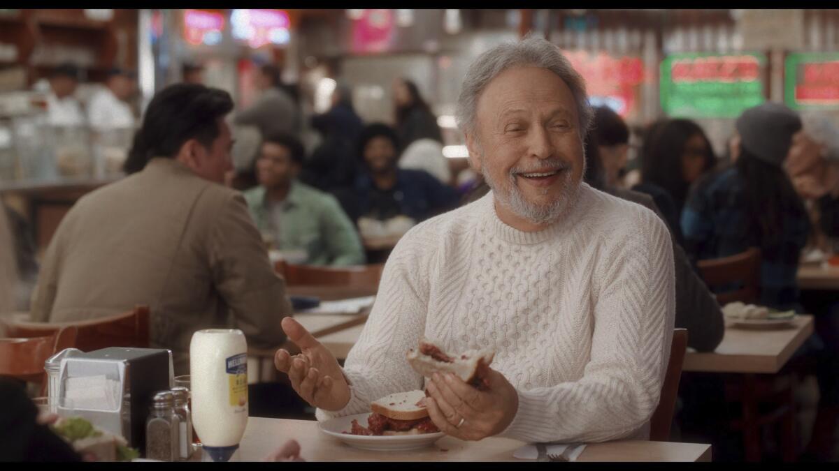 Esta fotografía proporcionada por Hellmann's muestra el anuncio de la marca para el Super Bowl de la NFL.