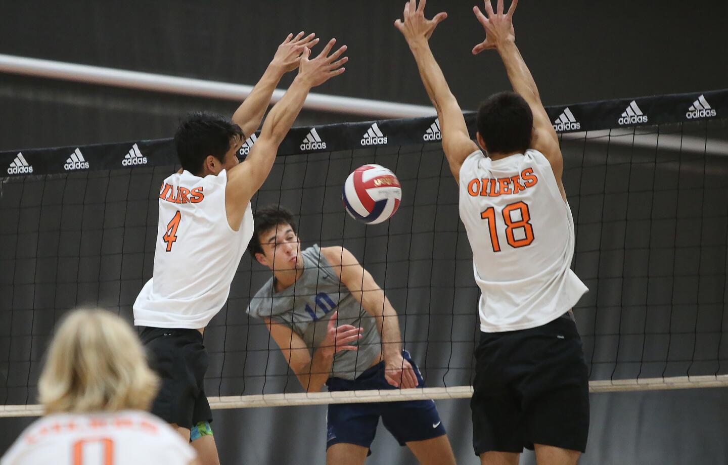 Photo Gallery: Corona del Mar vs. Huntington Beach in boys' volleyball