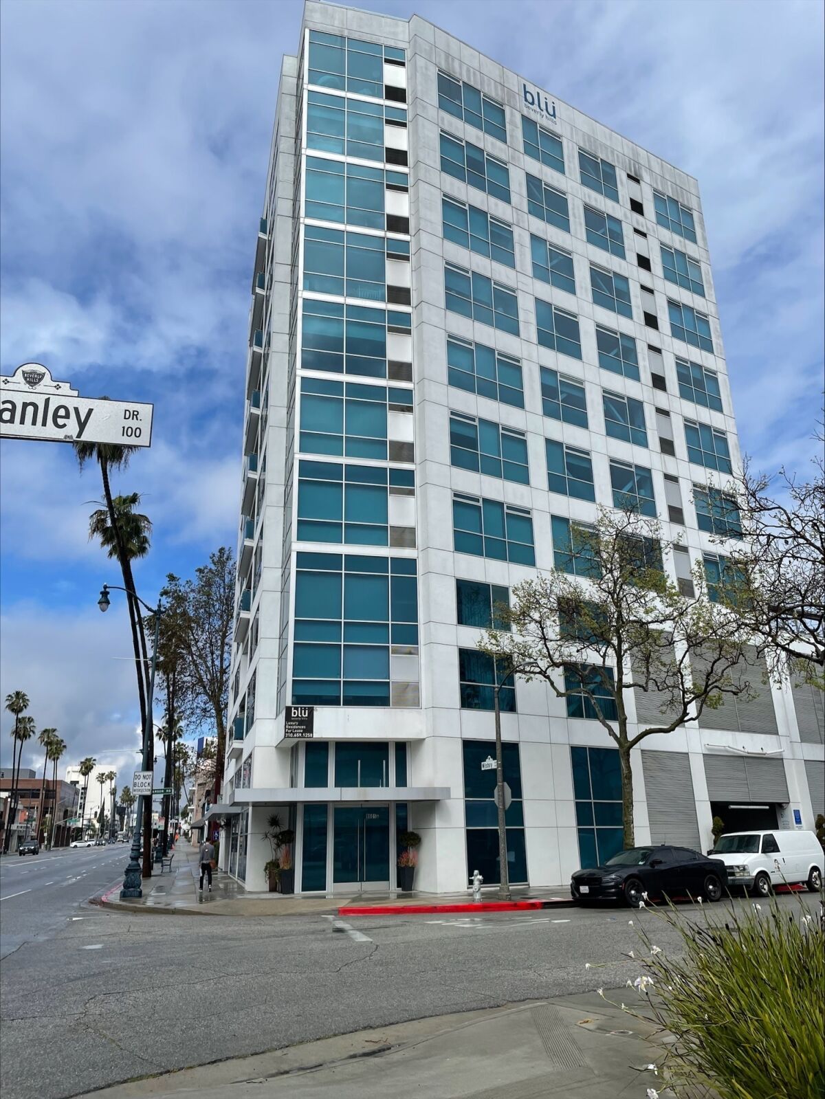 A skyscraper in Beverly Hills