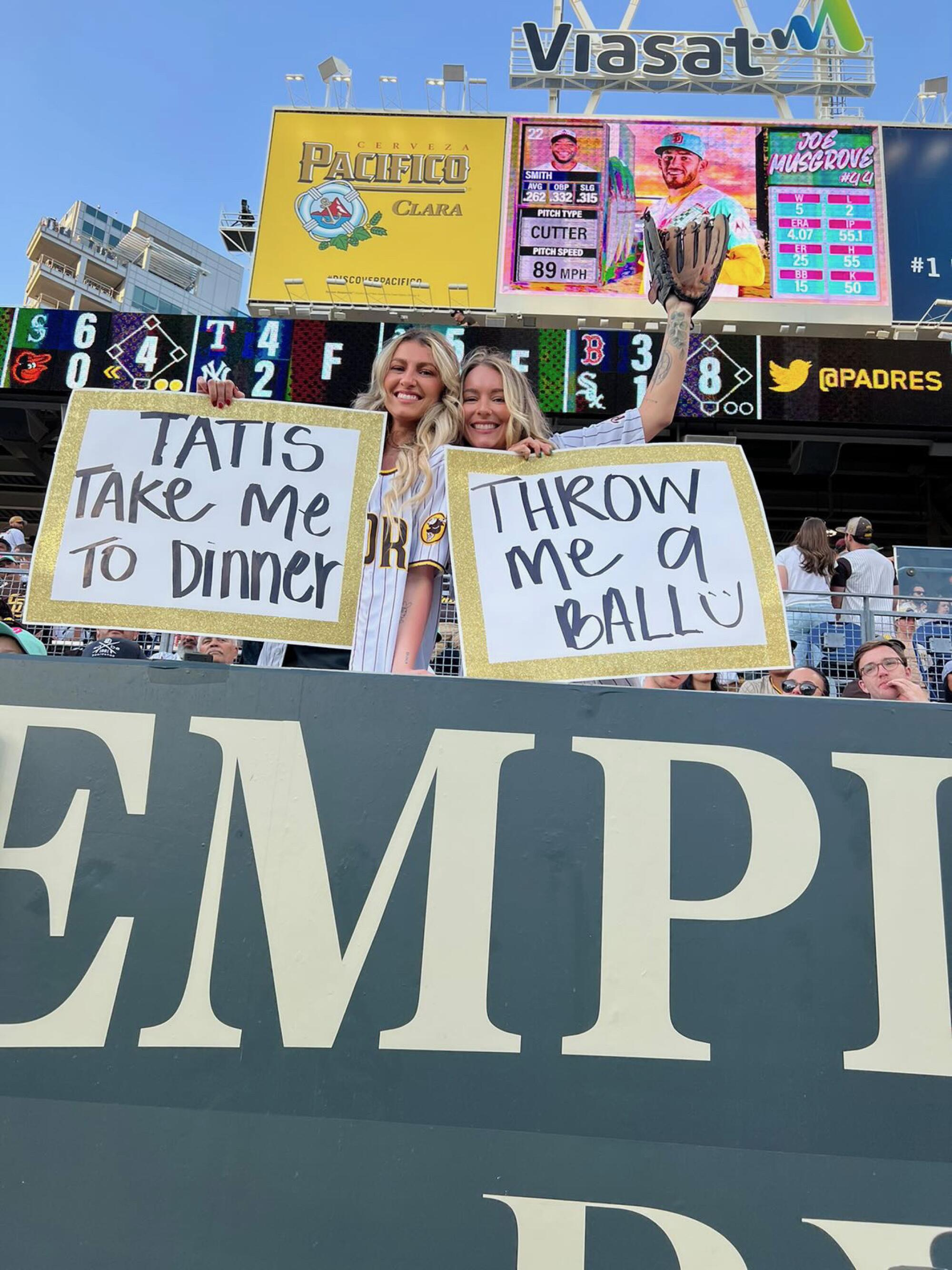 San Diego's greatest showman: Padres star Fernando Tatis Jr. shares, feels  the love from right field - The San Diego Union-Tribune