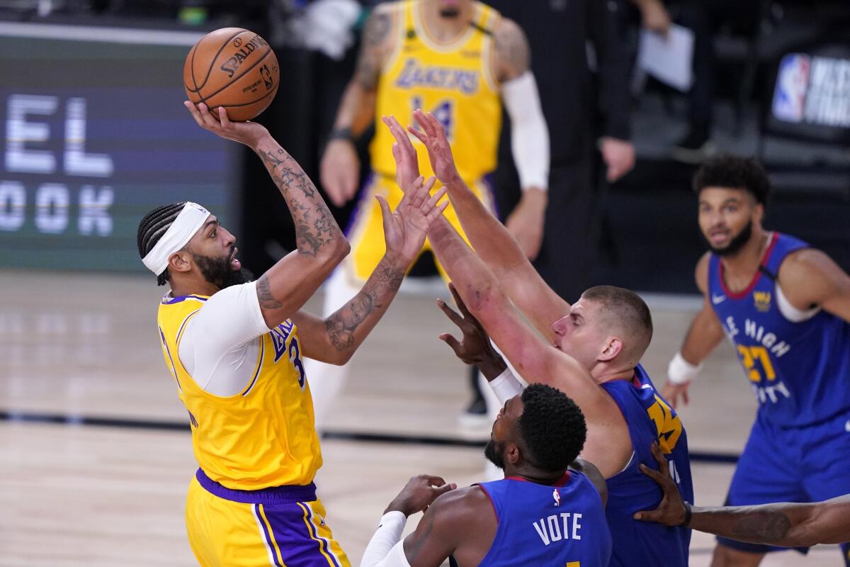 El alero de los Lakers de Los Angeles Anthony Davis 
