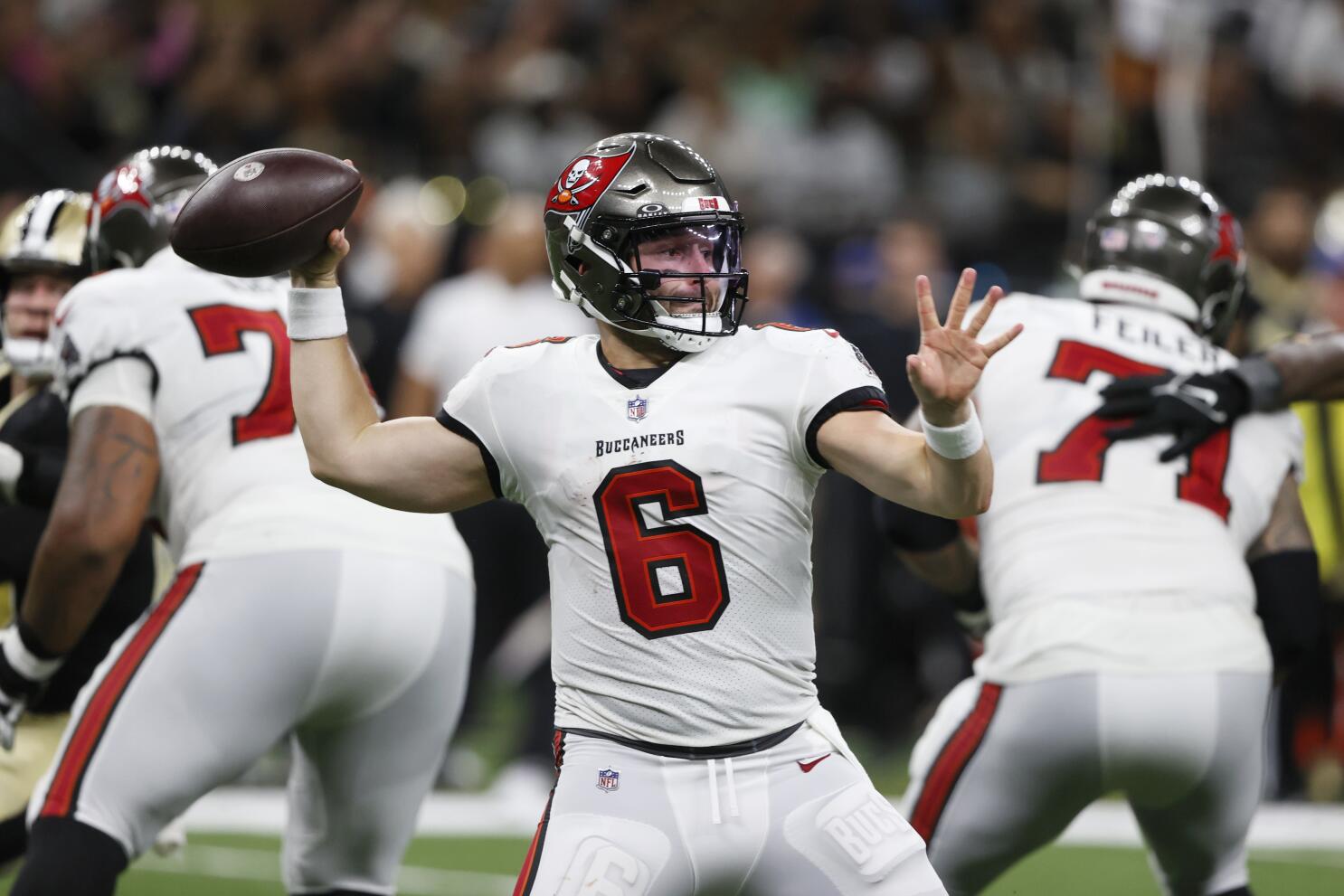 Baker Mayfield has 3 TD passes, ailing Derek Carr ineffective as