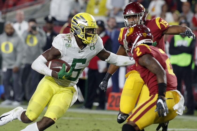 LOS ANGELES, CALIF. - OCT. 19, 2019. Oregon wide receiver Juwan Johnson cuts towards the end zone for a touchdown against the Trojans in the fourth quarter at the Coliseum on Saturday night, Nov,. 2, 2019. (Luis Sinco/Los Angeles Times)