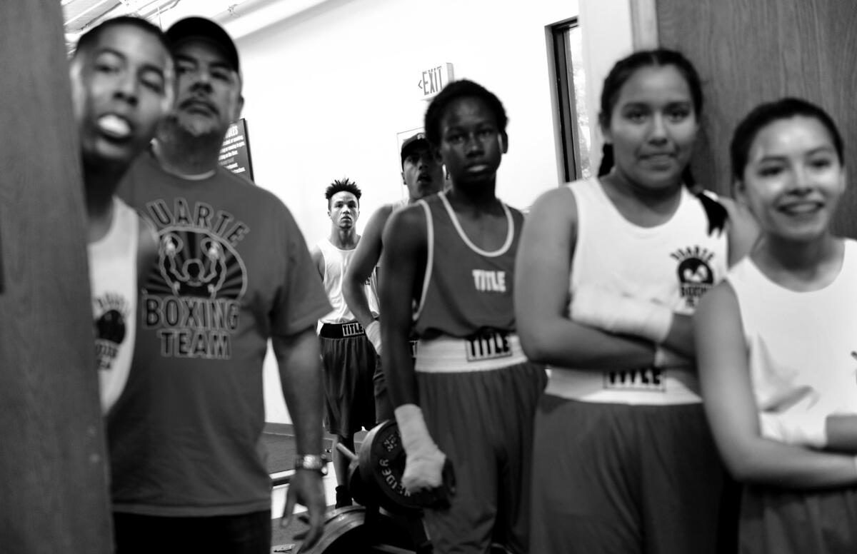 Pat Manuel mira a la distancia antes de entrar al ring por primera vez como una mujer. (Wally Skalij/Los Angeles Times)