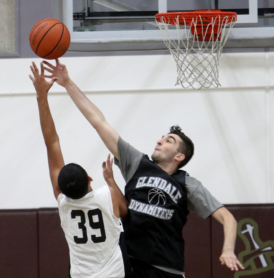 Photo Gallery: St. Francis High basketball vs. Glendale in Summer shootout