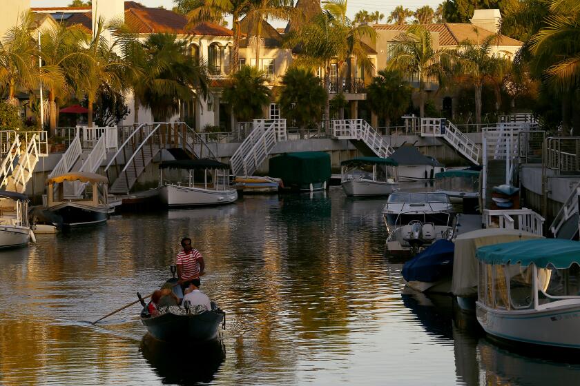 LONG BEACH, CALIF. - SEP. 18, 2019. A gondolier rows visitors through the canals of Naples, a bayside community in Long Beach. (Luis Sinco/Los Angeles Times)