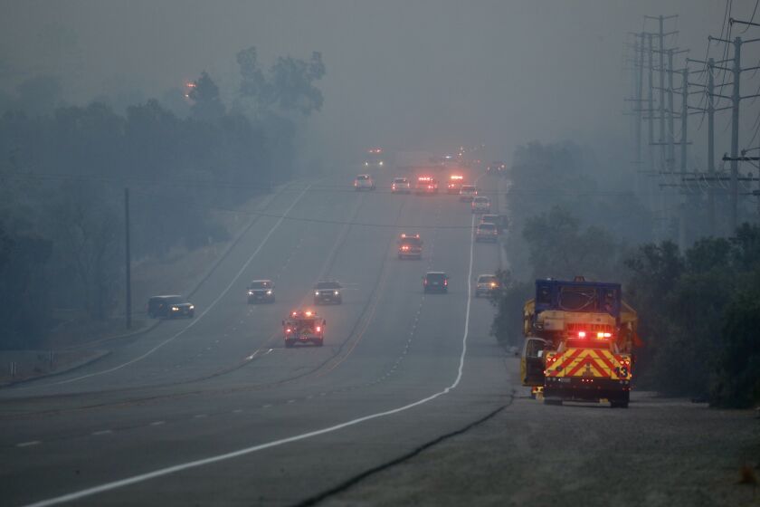 SIMI VALLEY CA OCTOBER 30, 2019 -- Smoke from the Easy fire causes difficult driving conditions on Tierra Rejada Road between Simi Valley and Moorpark Wednesday morning, October 30, 2019. (AL Seib / Los Angeles Times)