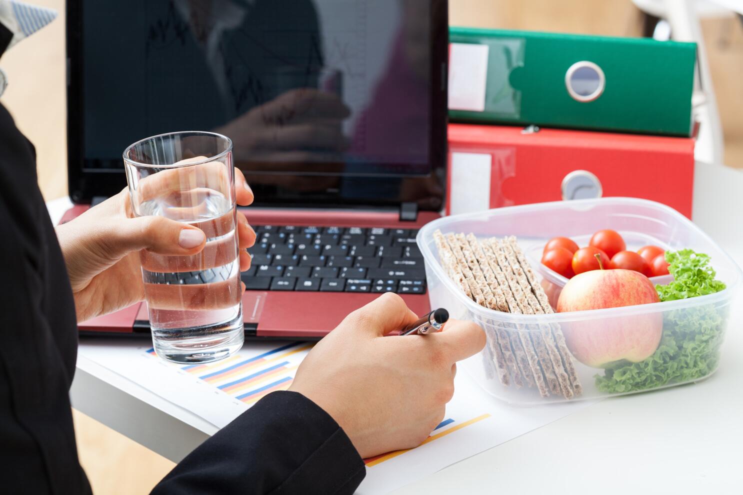 Less Spend, More Value Consejos útiles para comer de táper en el trabajo,  tapers para comida 