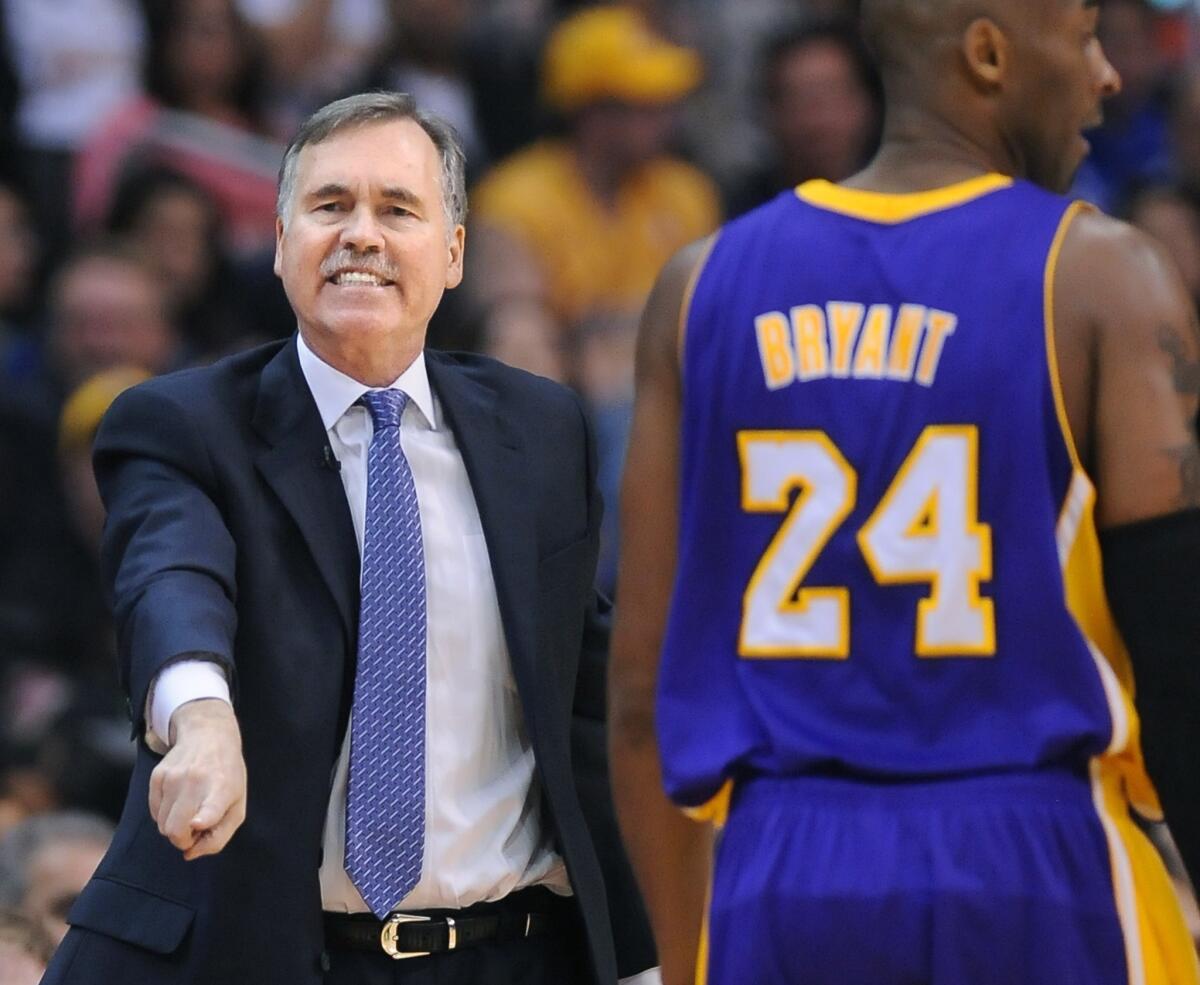 Lakers Coach Mike D'Antoni calls a play against the Clippers.