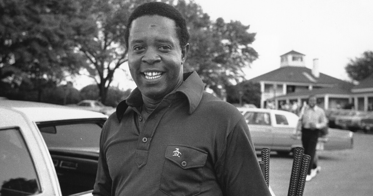Lee Elder, pegolf kulit hitam pertama yang bermain Masters, meninggal pada usia 87