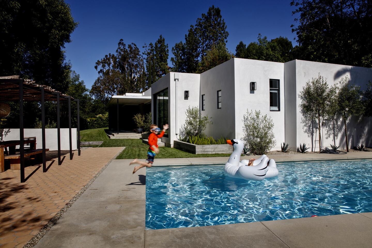 Hot Property | In an era of drought-tolerant everything, pools still boost an L.A. home’s value