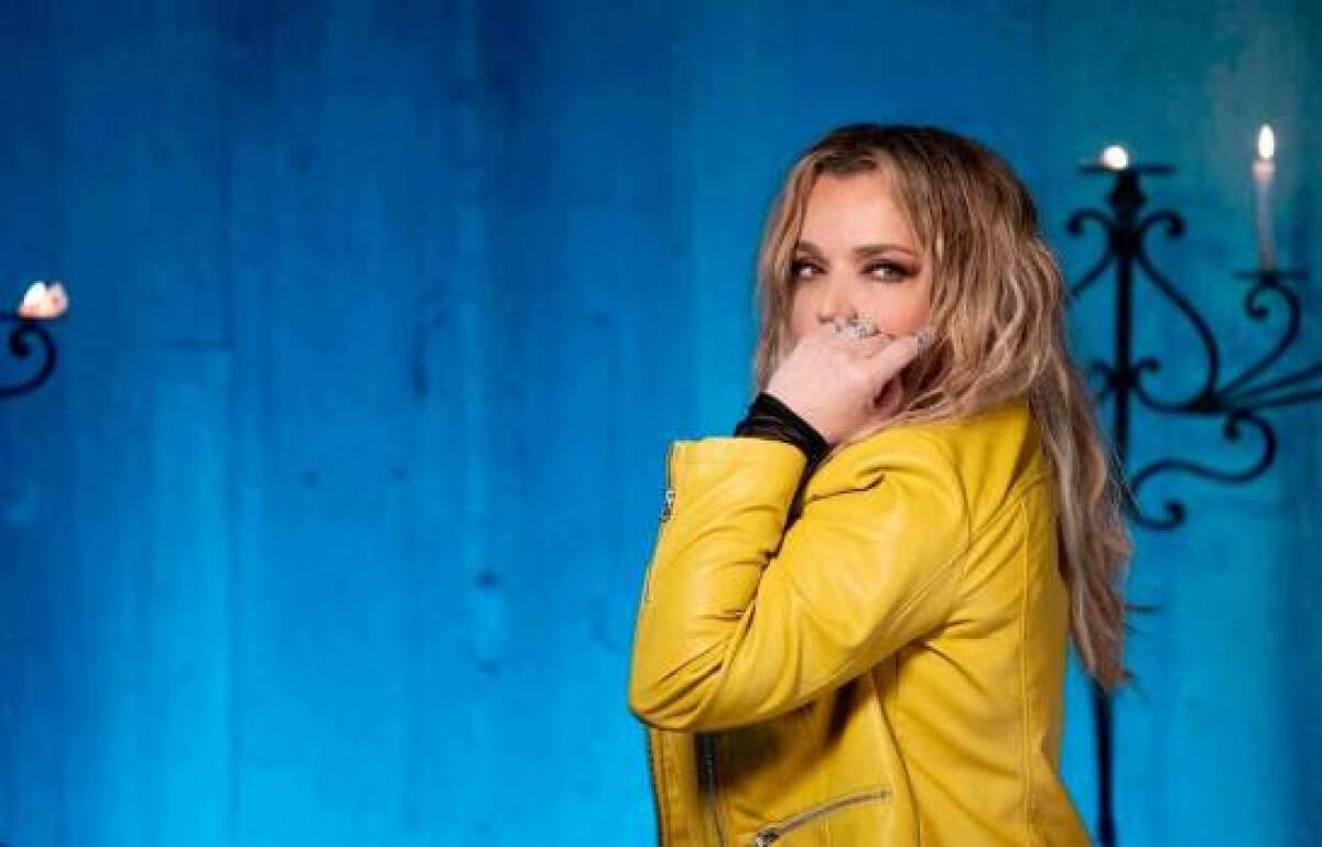 Ednita Nazario