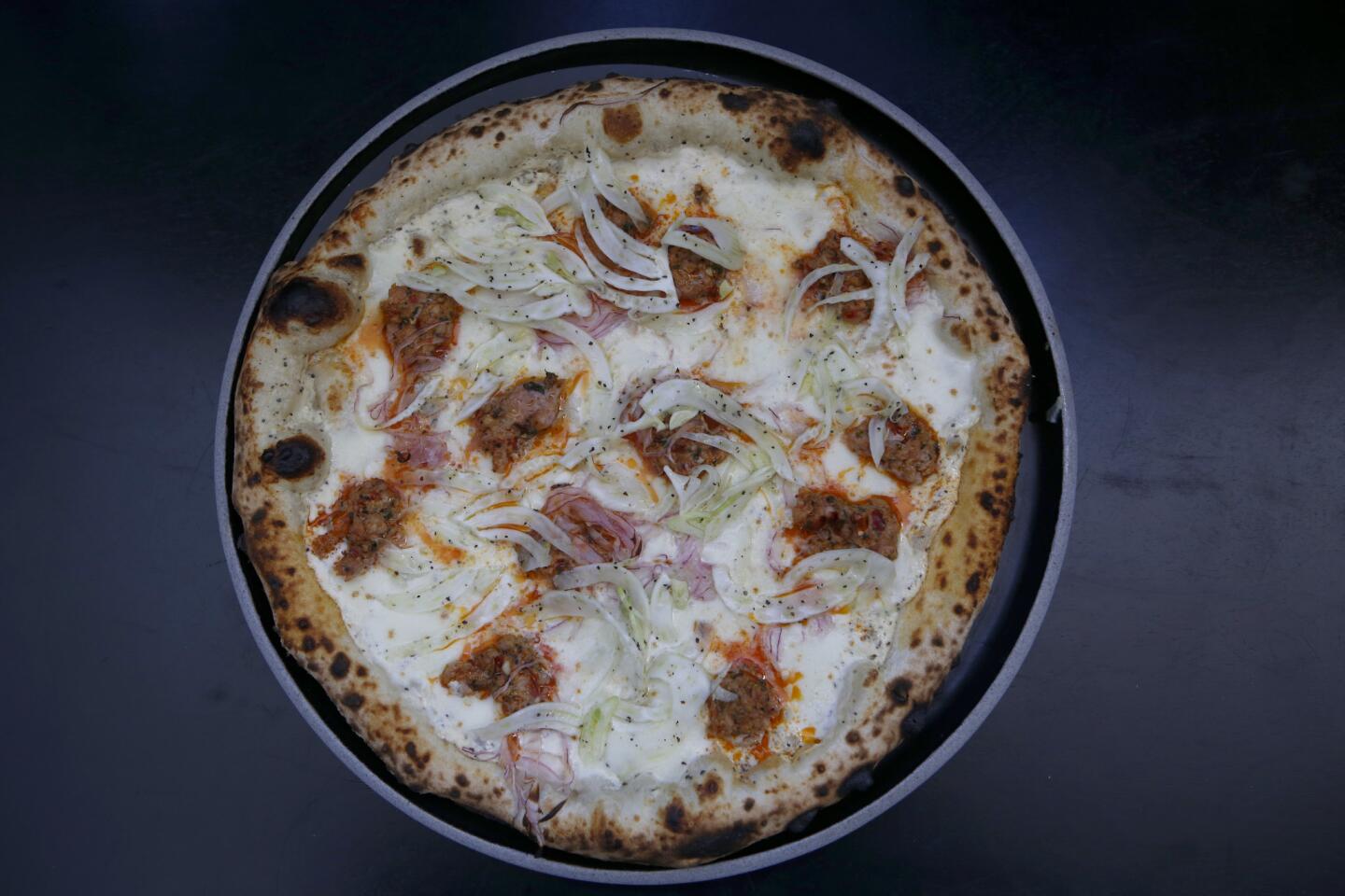 Jonathan Gold reviews Pizzana