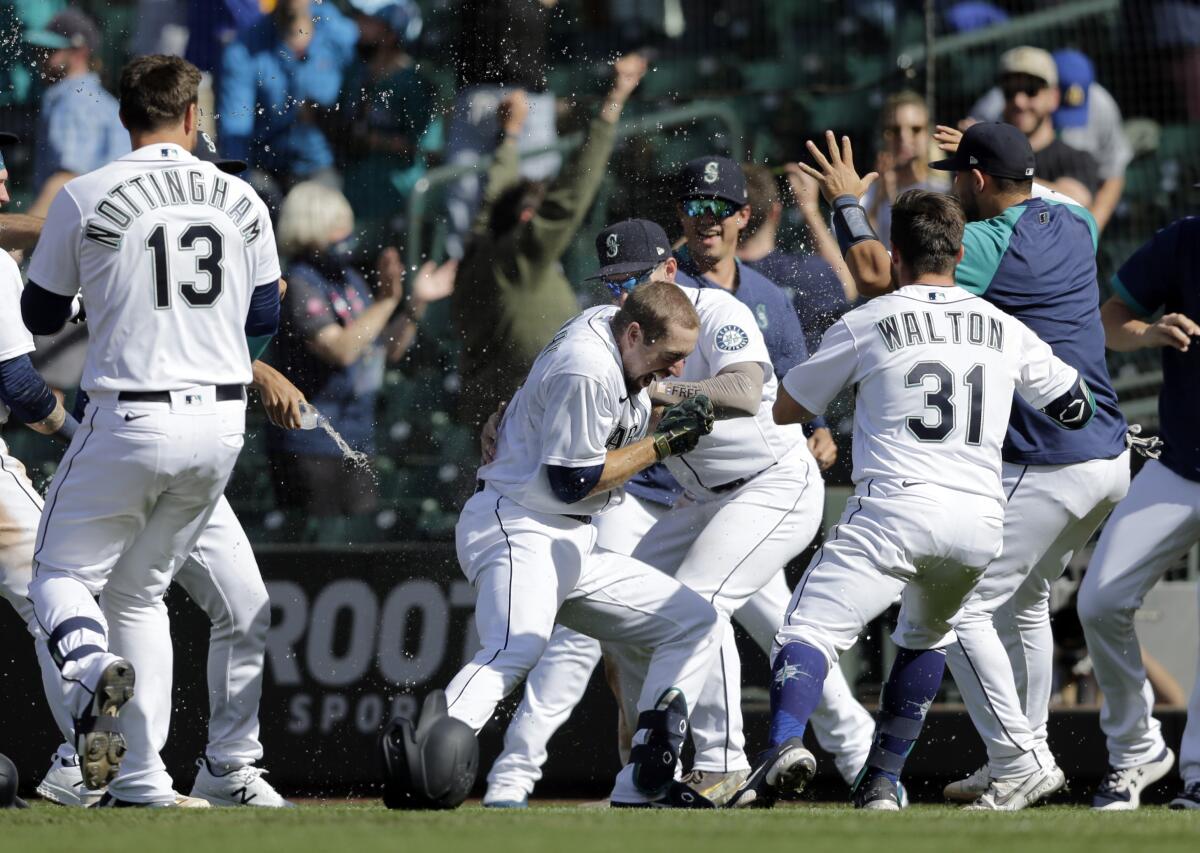 Mariners manager Scott Servais hopes Kyle Lewis can return Tuesday, Mariners